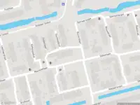 Ambulance met grote spoed naar de Slechtvalkhof in Delft