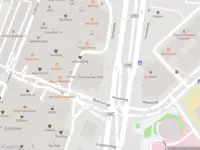 Ambulance met grote spoed naar de Strevelsweg in Rotterdam