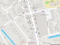 Ambulance met grote spoed naar de Burgemeester Baumannlaan in Rotterdam