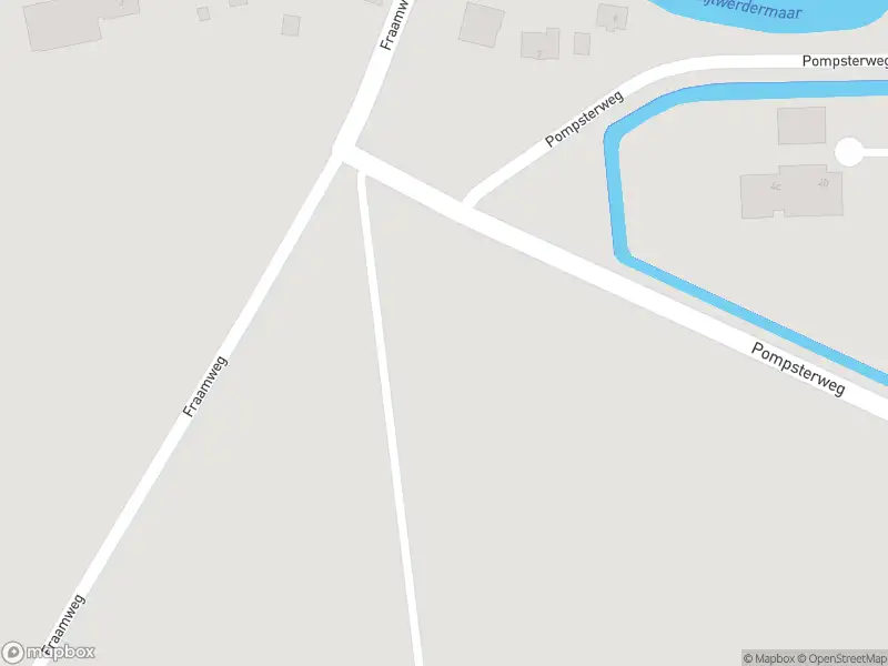 Politie met grote spoed naar de Fraamweg in Middelstum vanwege voertuigen te water