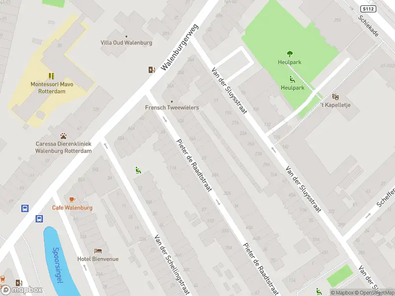 Ambulance met gepaste spoed naar de Pieter de Raadtstraat in Rotterdam