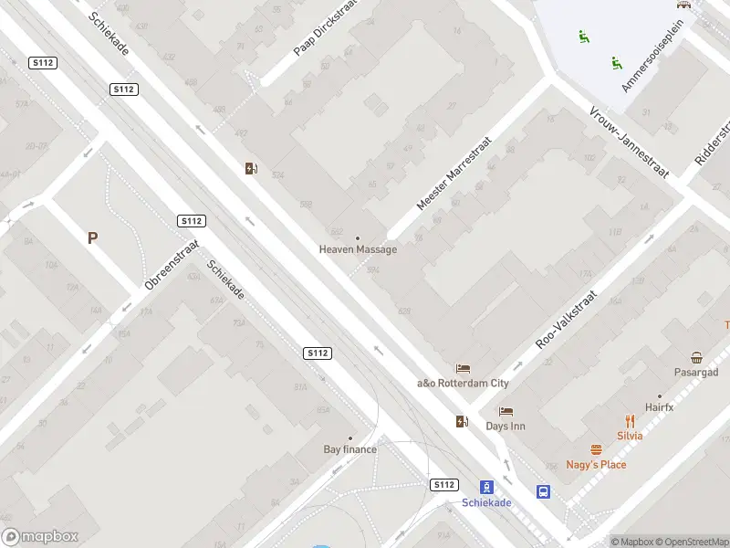 Ambulance met gepaste spoed naar de Schiekade in Rotterdam