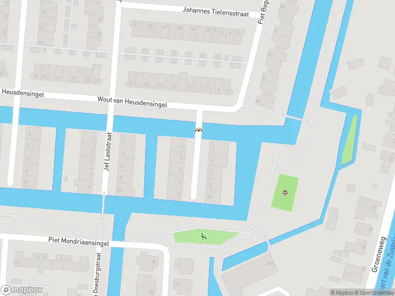 Ambulance met grote spoed naar de Bertus Meijerstraat in Rotterdam