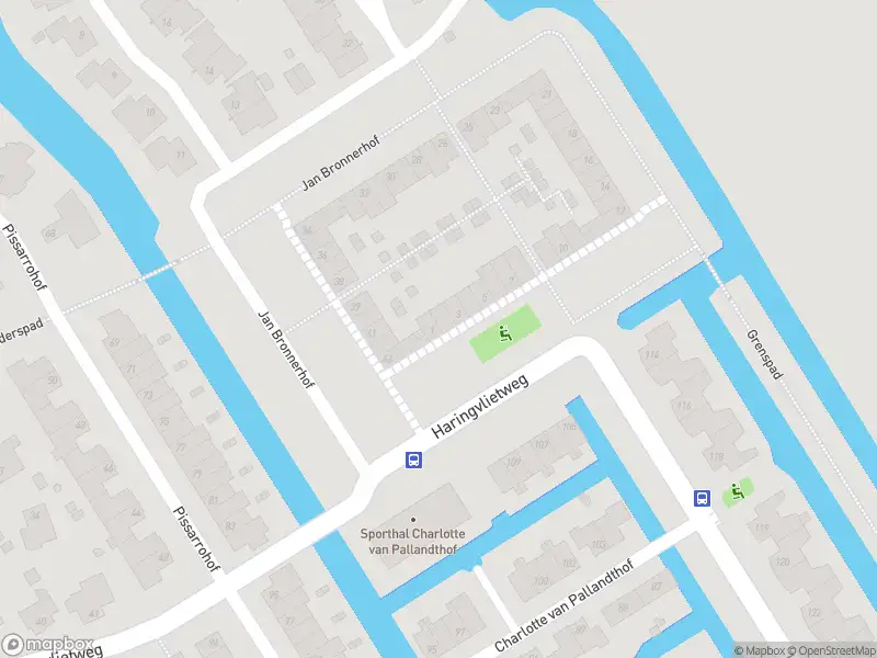 Ambulance met grote spoed naar de Jan Bronnerhof in Hoorn