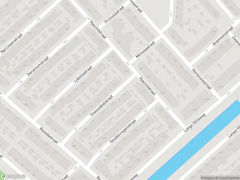 Ambulance met grote spoed naar de Sneeuwbalstraat in Rotterdam