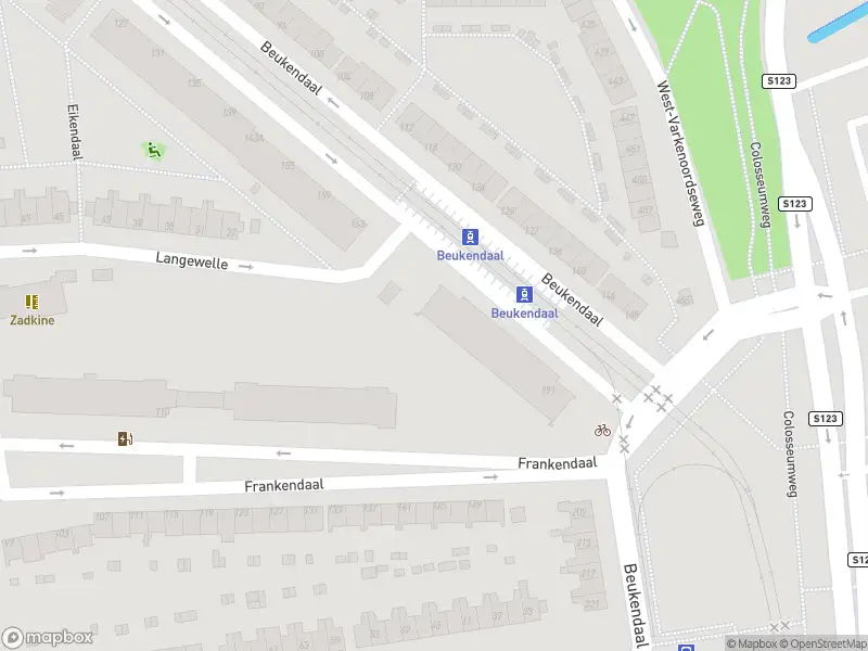 Ambulance met grote spoed naar de Beukendaal in Rotterdam