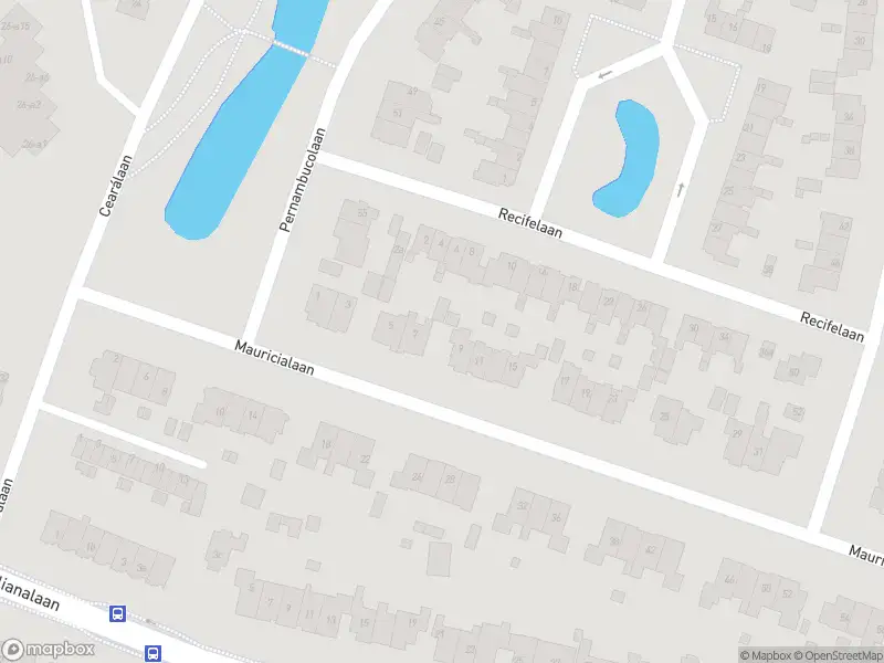 Ambulance met grote spoed naar de Ter Hoffsteedeweg in Overveen