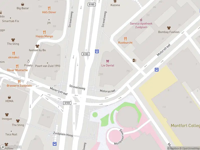 Ambulance met grote spoed naar de Strevelsweg in Rotterdam