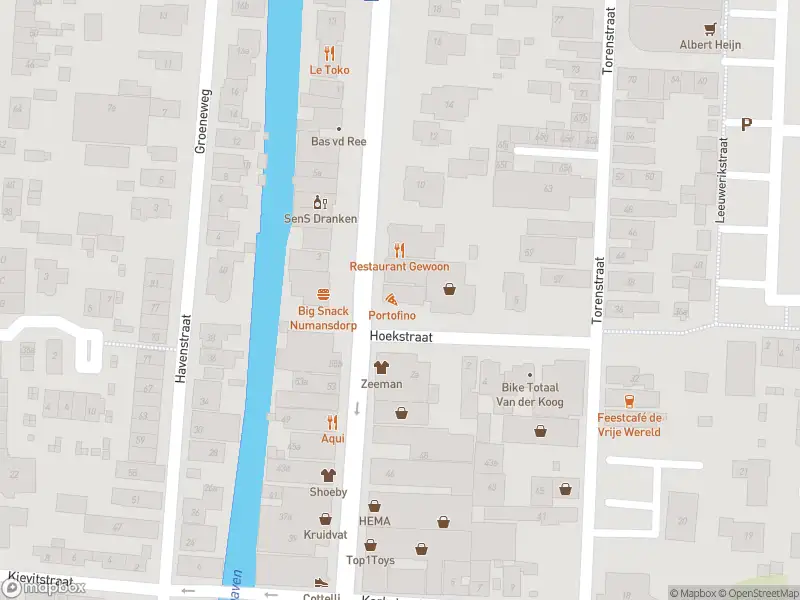 Ambulance met grote spoed naar de Burgemeester de Zeeuwstraat in Numansdorp