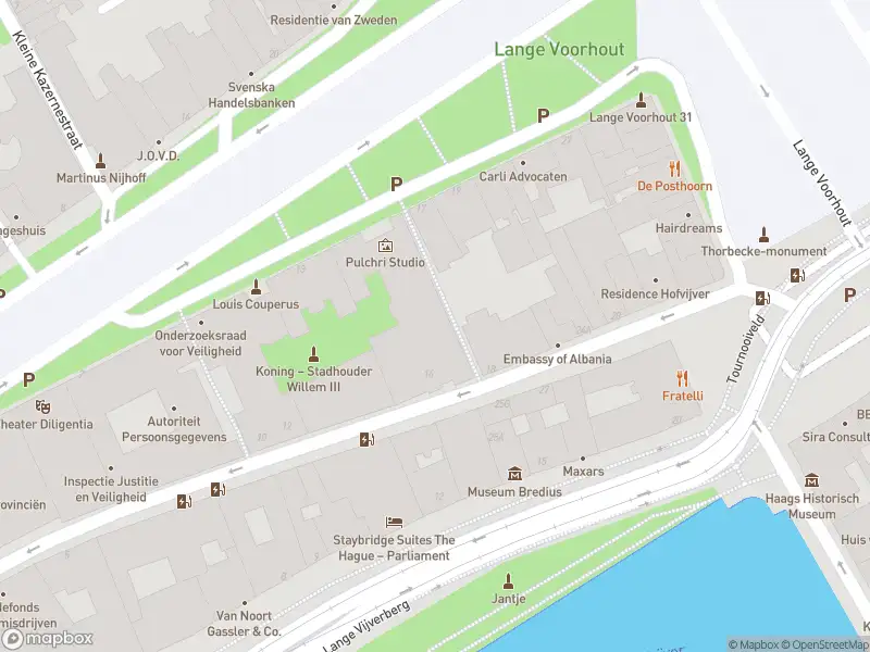 Ambulance met grote spoed naar de Prinsessegracht in 's-Gravenhage