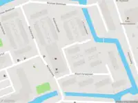 Ambulance en brandweer met grote spoed naar de Jacques Perklaan in Delft vanwege stankoverlast