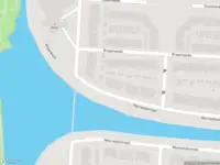 Ambulance met grote spoed naar de Meerwedesingel in Barendrecht