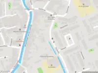 Ambulance met grote spoed naar de Kluisweer in Maasland