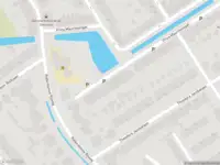 Ambulance met grote spoed naar de Prins Mauritssingel in Rotterdam