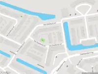 Ambulance met gepaste spoed naar de Van Doesburg-erf in Dordrecht