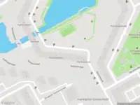 Ambulance met gepaste spoed naar de Gravestein in Amsterdam