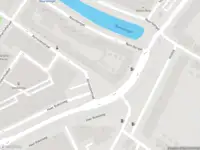 Ambulance met grote spoed naar de Almondestraat in Rotterdam