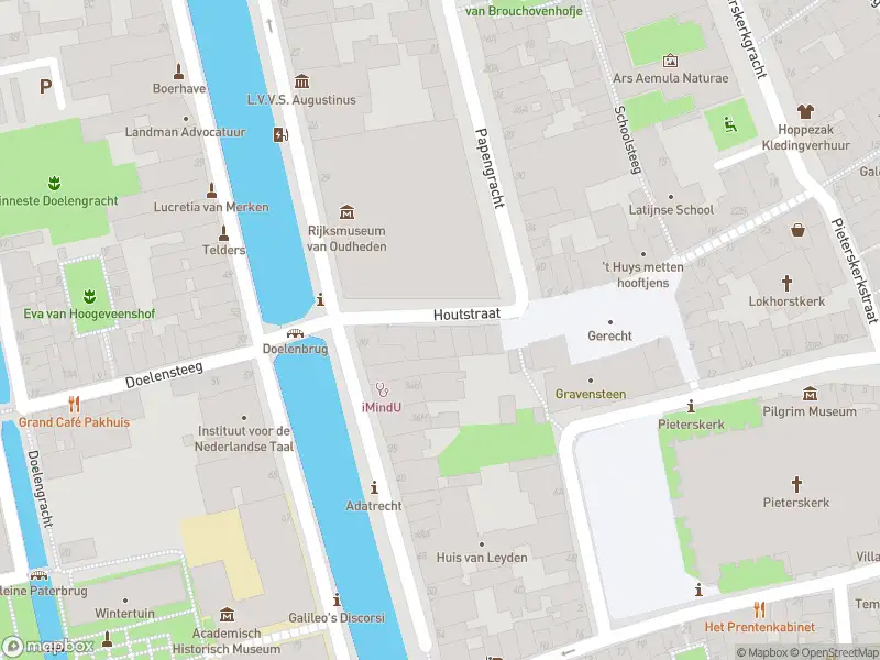 Ambulance met gepaste spoed naar de Houtstraat in Leiden