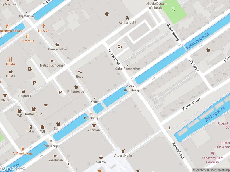 Ambulance met grote spoed naar de Gasthuislaan in Delft