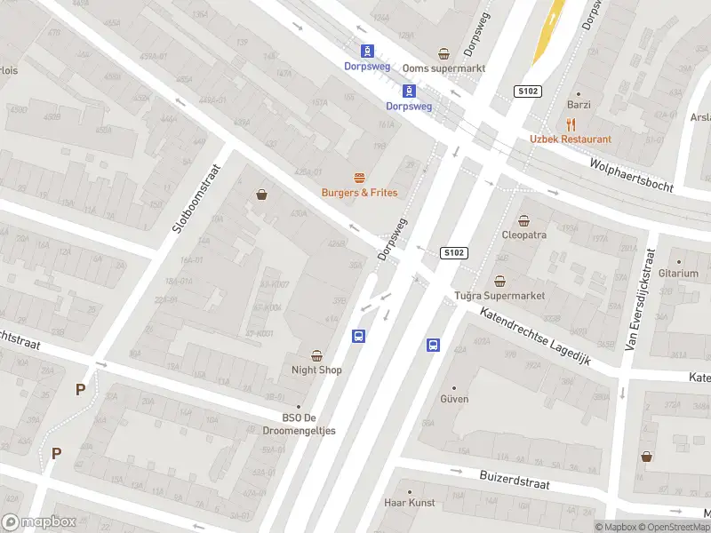 Ambulance met grote spoed naar de Dorpsweg in Rotterdam