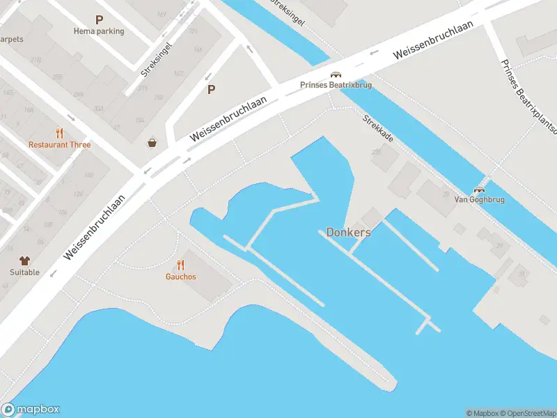 Ambulance met gepaste spoed naar de Weissenbruchlaan in Rotterdam