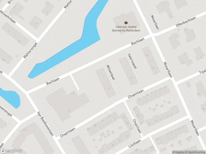 Ambulance met grote spoed naar de Willaertpad in Rotterdam