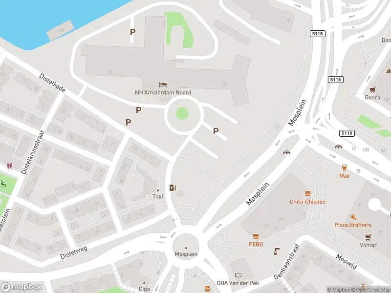 Ambulance met grote spoed naar de Latherusstraat in Amsterdam