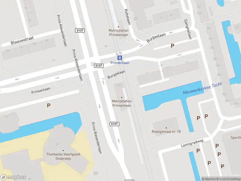 Ambulance met grote spoed naar de Prins Alexanderlaan in Rotterdam