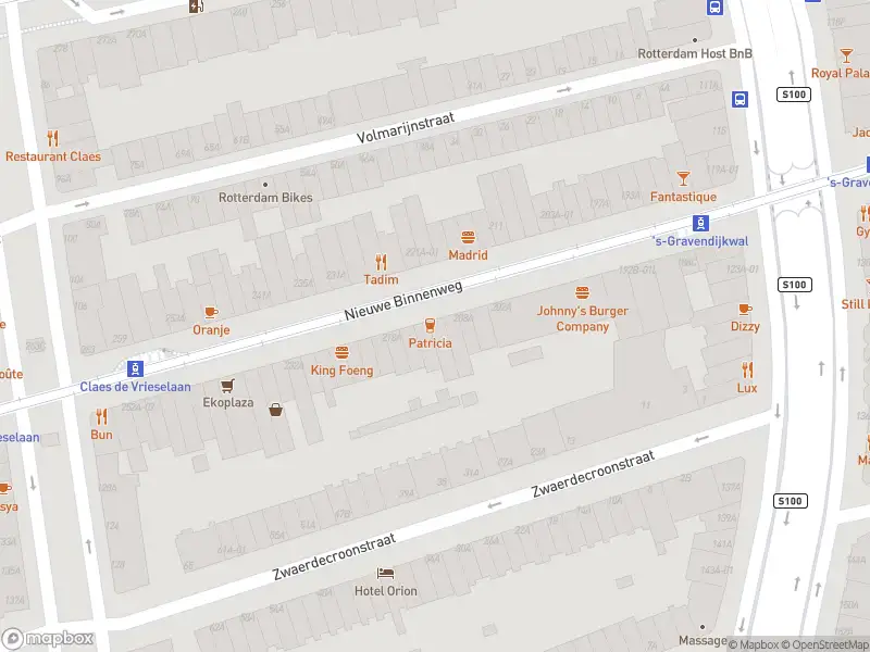 Ambulance met grote spoed naar de Nieuwe Binnenweg in Rotterdam