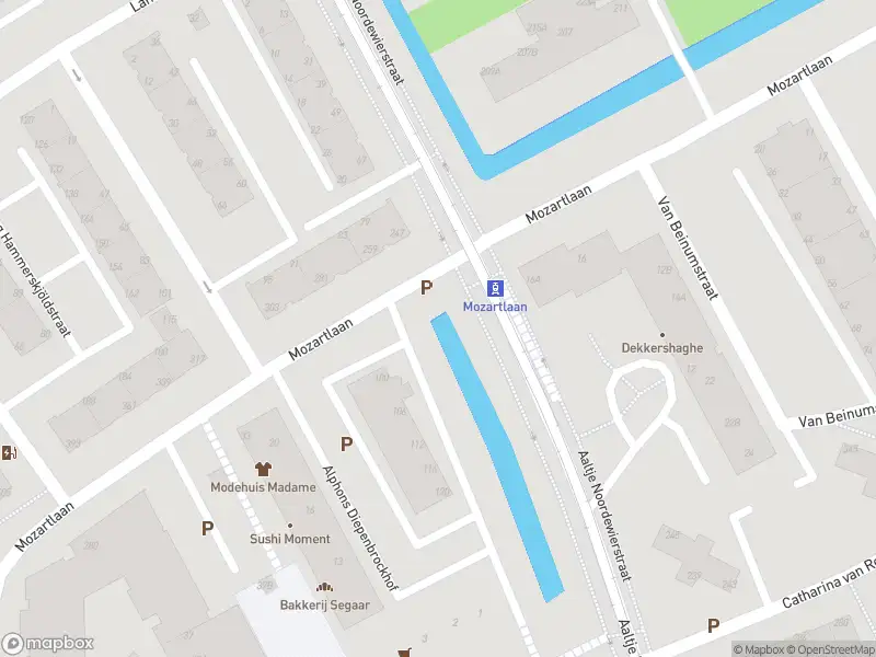 Ambulance met grote spoed naar de Landréstraat in 's-Gravenhage