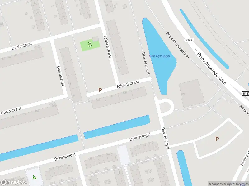 Ambulance met gepaste spoed naar de Albertistraat in Rotterdam