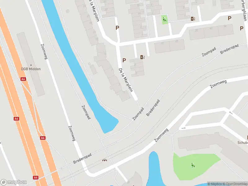 Ambulance met grote spoed naar de De la Marplein in Schiedam