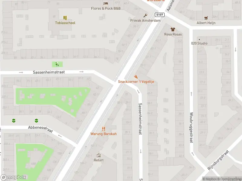 Ambulance met grote spoed naar de Hoofddorpplein in Amsterdam