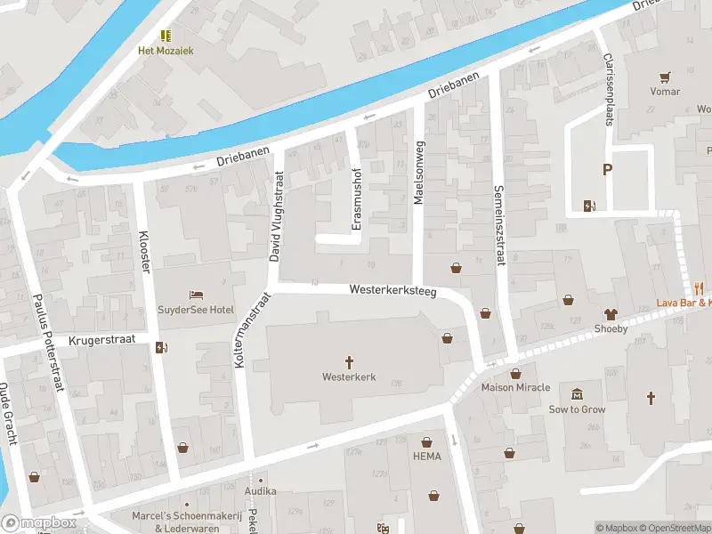 Ambulance met gepaste spoed naar de Westerkerksteeg in Enkhuizen