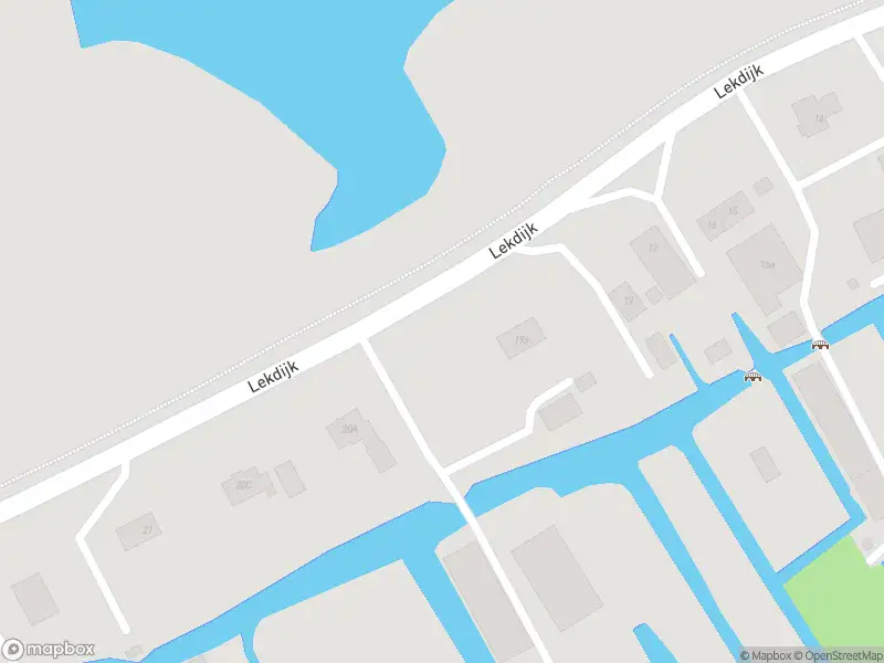 Ambulance met grote spoed naar de Lekdijk in Nieuw-Lekkerland