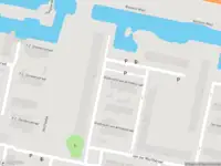 Ambulance met grote spoed naar de Gijsbrecht van Amstelstraat in Vlaardingen