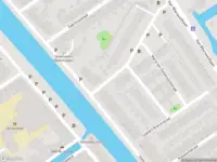 Ambulance met grote spoed naar de Willem van Aelststraat in Delft