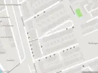 Ambulance met grote spoed naar de Engelsestraat in Delft