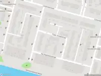 Brandweer met gepaste spoed naar de Pieter Vreedestraat in Oosterhout vanwege een liftopsluiting