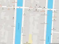 Ambulance met grote spoed naar de Berenstraat in Amsterdam