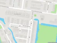 Ambulance met gepaste spoed naar de Joop den Uylstraat in Dordrecht