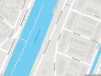 Ambulance met grote spoed naar de Kanaalweg Westzijde in Hellevoetsluis