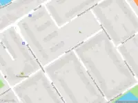 Ambulance met grote spoed naar de Schout van Groenewegenstraat in Rotterdam