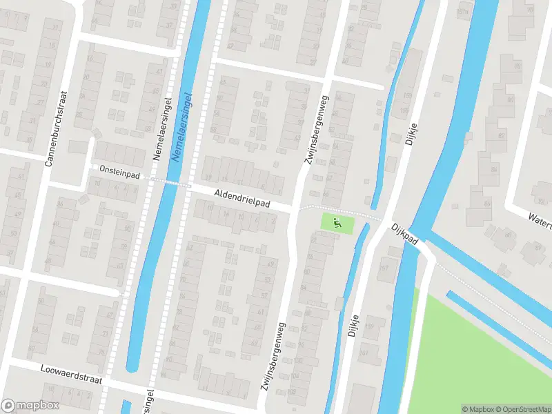 Ambulance met grote spoed naar de Aldendrielpad in Rotterdam