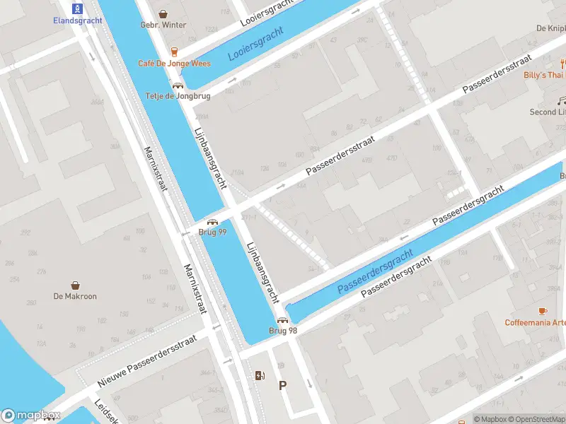 Ambulance met gepaste spoed naar de Tweede Passeerdersdwarsstraat in Amsterdam