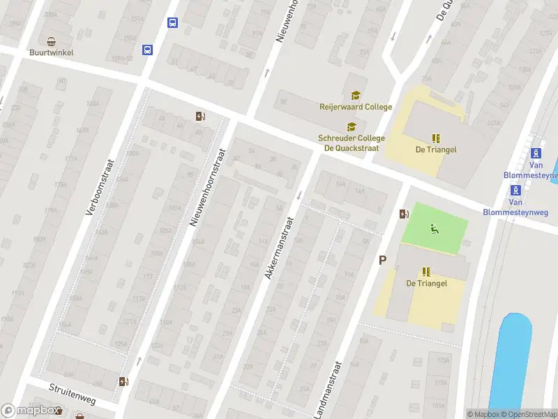 Ambulance met gepaste spoed naar de Akkermanstraat in Rotterdam