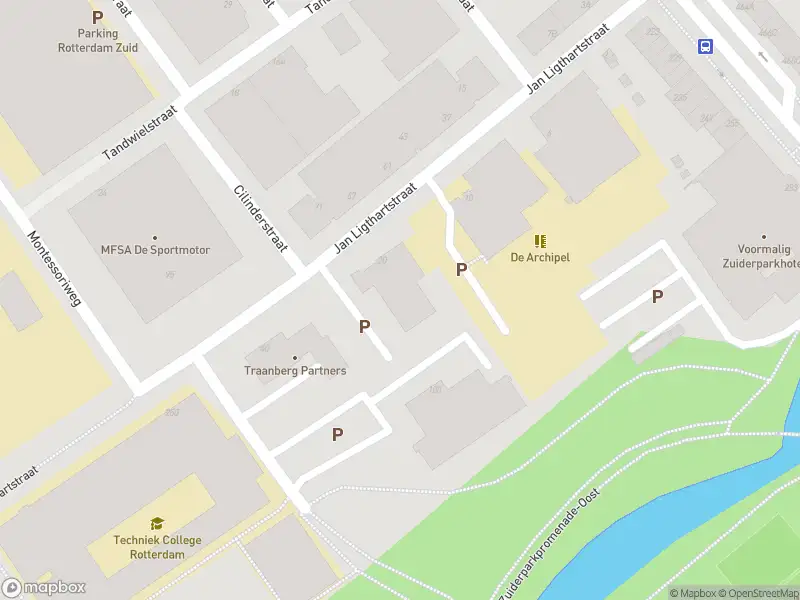 Ambulance met gepaste spoed naar de Jan Ligthartstraat in Rotterdam