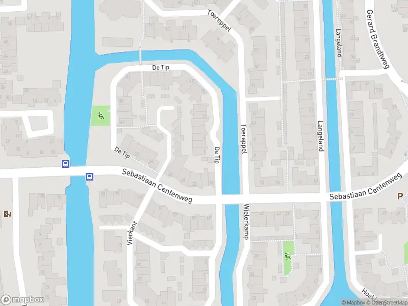 Ambulance met grote spoed naar de De Tip in Enkhuizen