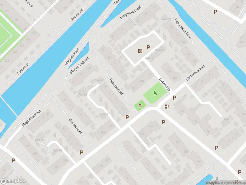 Ambulance met grote spoed naar de Hazelaarhof in Nootdorp