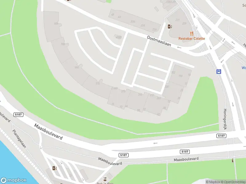 Ambulance met gepaste spoed naar de Oostmaaslaan in Rotterdam